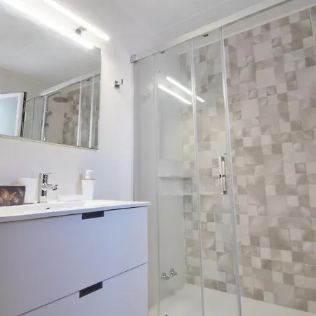 Seahomes Vacations - Chill & Pool 200m Villa Pineda de Mar